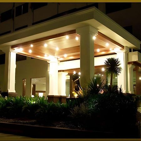 Sri U-Thong Grand Hotel Супхан Бури Екстериор снимка