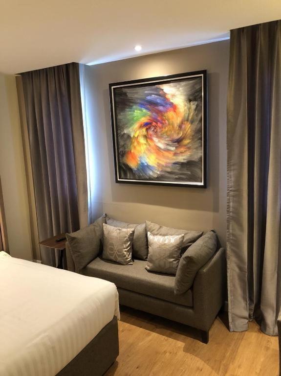 Sri U-Thong Grand Hotel Супхан Бури Екстериор снимка
