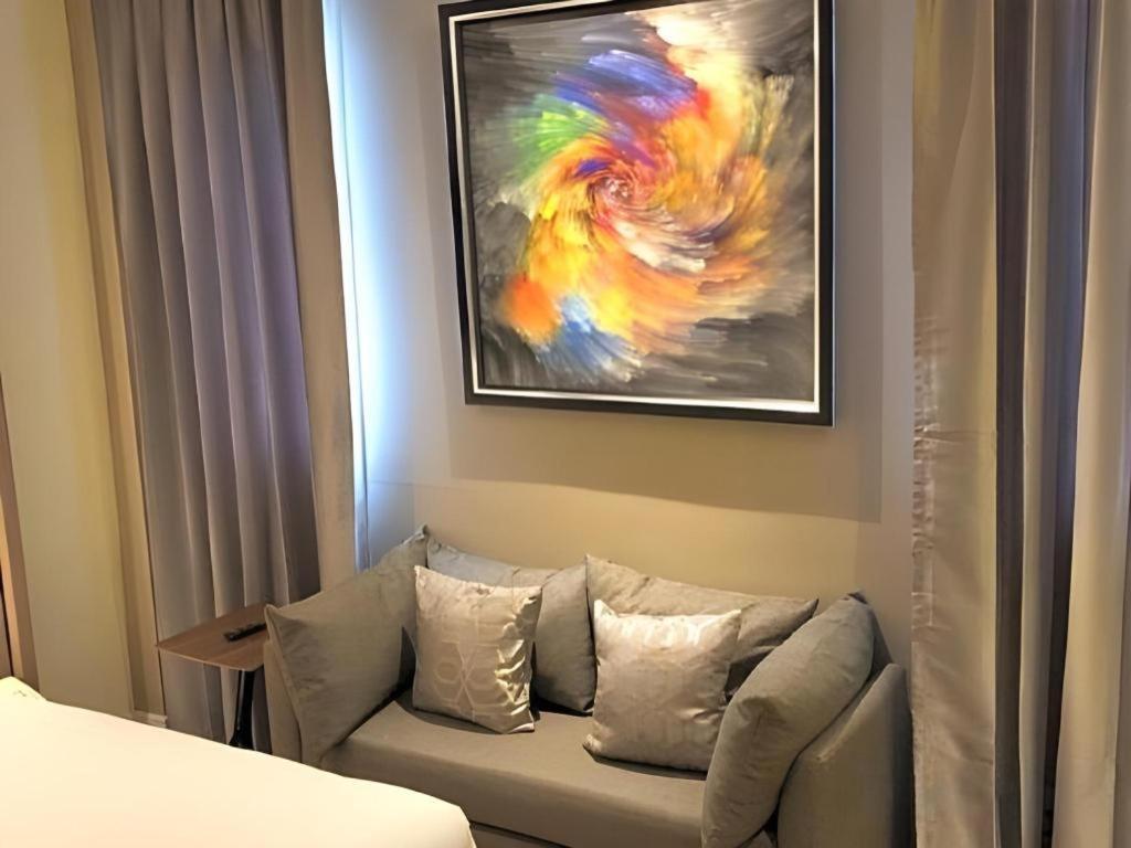 Sri U-Thong Grand Hotel Супхан Бури Екстериор снимка